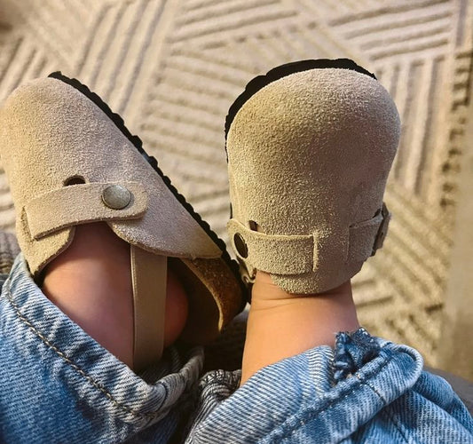 Chaussons Enfant et Bébé : Comment Choisir des Chaussons Confortables pour les Petits Pieds ?