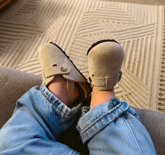 Chaussons Enfant et Bébé : Comment Choisir des Chaussons Confortables pour les Petits Pieds ?